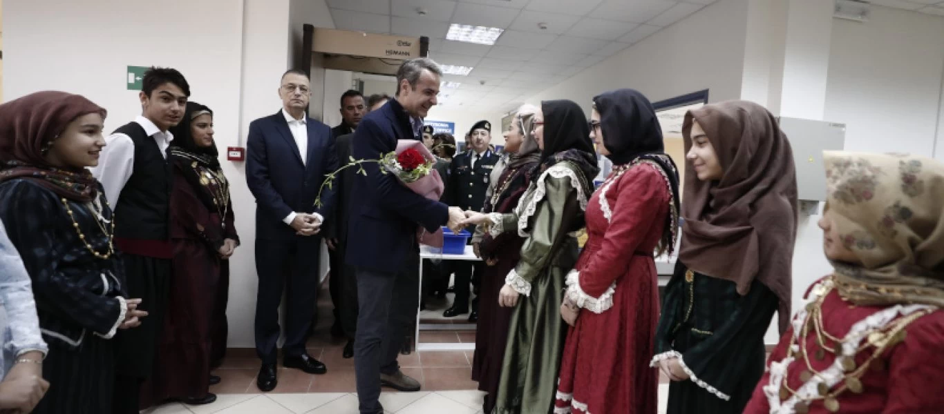 Στην Κάσο για τα Χριστούγεννα ο Κυριάκος Μητσοτάκης - Παρακολούθησε τη Θεία Λειτουργία (φώτο)